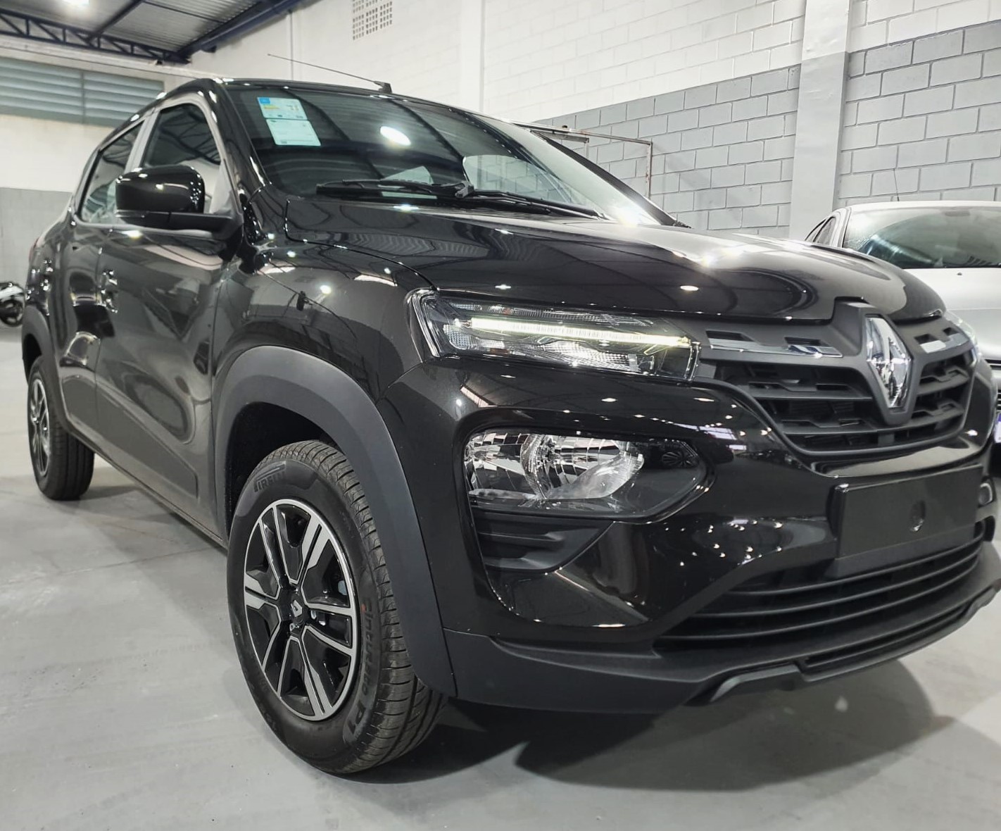 RENAULT KWID ITENSE PRETO.